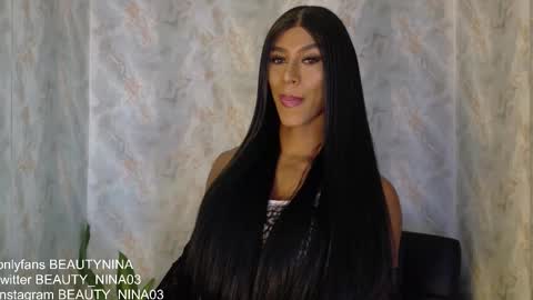 Snapshot of beauty_nina chatting on 11/16/25, 02:11 beauty_nina online show from 11/16/25, 02:11