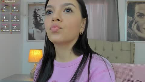 Ariana Reyes online show from 10/07/25, 12:13