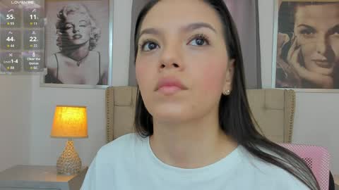 Snapshot of beautyari_ chatting on 03/25/26, 12:11 Ariana Reyes online show from 03/25/26, 12:11