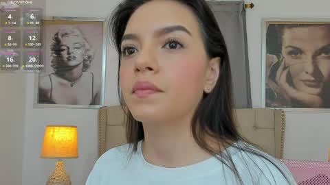 Snapshot of beautyari_ chatting on 03/27/26, 12:27 Ariana Reyes online show from 03/27/26, 12:27