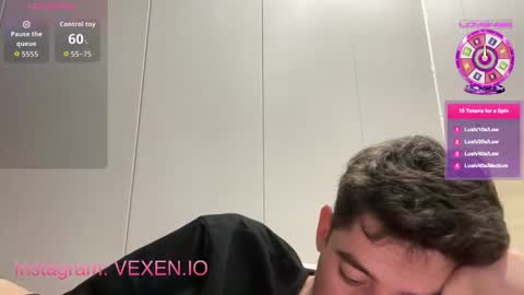 Snapshot of beautydicked chatting on 12/17/25, 10:21 beautydicked online show from 12/17/25, 10:21