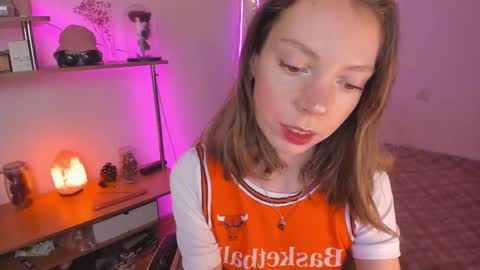 Snapshot of beautyeliise chatting on 02/09/25, 03:01 Eliise online show from 02/09/25, 03:01