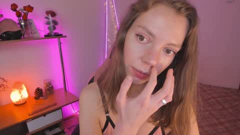Snapshot of beautyeliise chatting on 03/08/25, 02:19 Eliise online show from 03/08/25, 02:19
