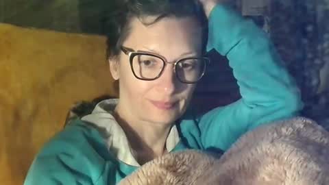 Snapshot of bebacksooon chatting on 04/13/26, 06:57 Raluca online show from 04/13/26, 06:57