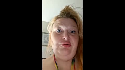Snapshot of beccadream420 chatting on 05/27/26, 10:23 beccadream420 online show from 05/27/26, 10:23