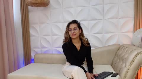 beccamilanni online show from 03/05/25, 12:44