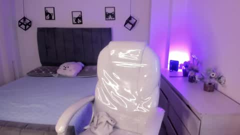 Snapshot of beck__jones chatting on 10/21/25, 02:18 Marzhie online show from 10/21/25, 02:18