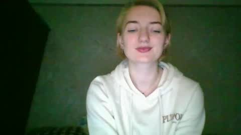 Snapshot of beckixjewelqw chatting on 04/20/26, 10:51 BeckiXJewelqw online show from 04/20/26, 10:51