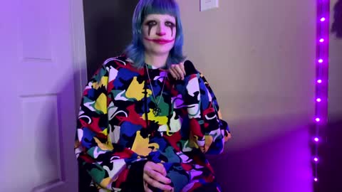 Snapshot of beckytheclown chatting on 12/09/24, 12:08 Beckytheclown online show from 12/09/24, 12:08