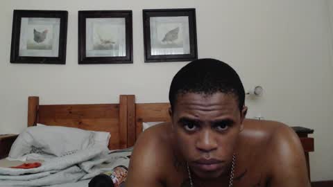 Snapshot of bedroom_gangster chatting on 10/19/25, 09:43 Frank online show from 10/19/25, 09:43