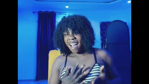 bee_baby1 online show from 11/06/25, 11:26