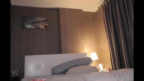 bee_thai online show from 12/18/25, 05:19