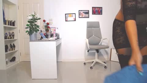 Snapshot of beebeethai chatting on 12/10/24, 01:11 Bee if you ever see the girl who can take 12 inch all the way inside the ass try me online show from 12/10/24, 01:11