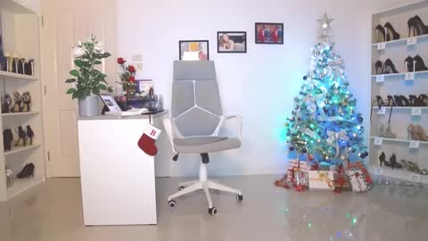 Snapshot of beebeethai chatting on 12/18/24, 04:31 Bee if you ever see the girl who can take 12 inch all the way inside the ass try me online show from 12/18/24, 04:31