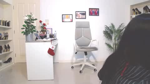 Snapshot of beebeethai chatting on 01/14/25, 03:11 Bee if you ever see the girl who can take 12 inch all the way inside the ass try me online show from 01/14/25, 03:11