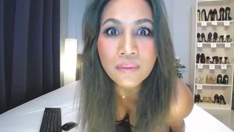 Snapshot of beebeethai chatting on 10/22/25, 02:01 Bee if you ever see the girl who can take 12 inch all the way inside the ass try me online show from 10/22/25, 02:01