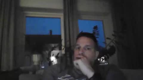 Snapshot of beejee88 chatting on 02/27/26, 05:13 beejee88 online show from 02/27/26, 05:13