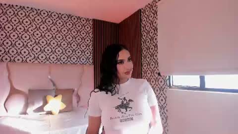 Snapshot of beella_tay1 chatting on 06/17/26, 11:45 BELLA online show from 06/17/26, 11:45