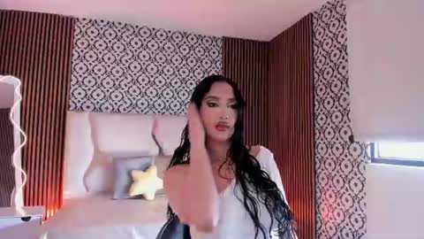 Snapshot of beella_tay1 chatting on 07/11/26, 12:30 BELLA online show from 07/11/26, 12:30