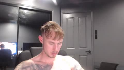Snapshot of beelzebubxo chatting on 06/18/26, 12:09 beelzebubxo online show from 06/18/26, 12:09