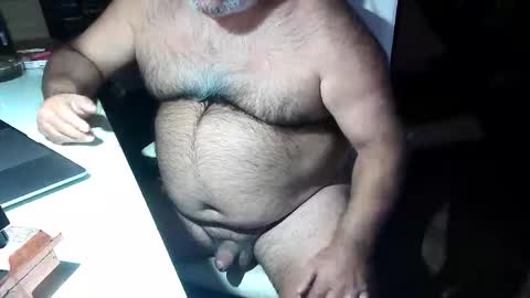 Snapshot of beers19 chatting on 09/29/25, 02:00 beers19 online show from 09/29/25, 02:00