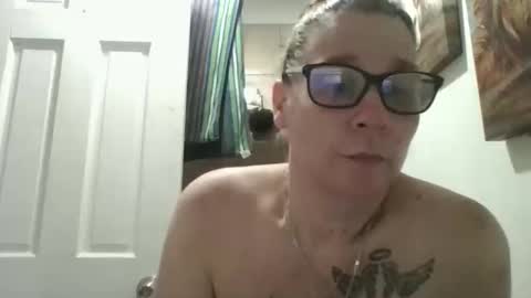 Snapshot of beesmithfield chatting on 04/29/26, 04:27 beesmithfield online show from 04/29/26, 04:27