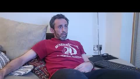 Snapshot of begbestuk chatting on 10/20/25, 03:40 begbestuk online show from 10/20/25, 03:40