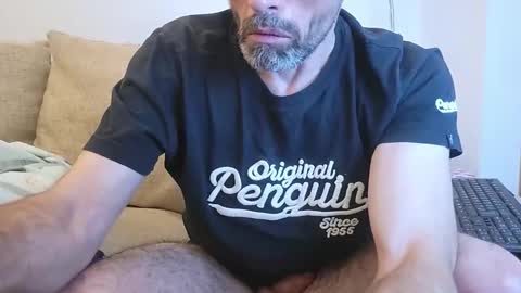 Snapshot of begbestuk chatting on 10/24/25, 02:08 begbestuk online show from 10/24/25, 02:08