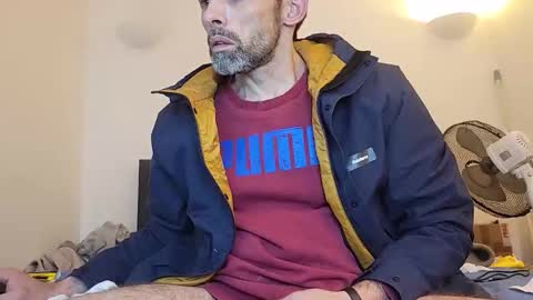 Snapshot of begbestuk chatting on 11/26/25, 01:28 begbestuk online show from 11/26/25, 01:28