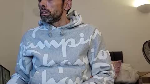 Snapshot of begbestuk chatting on 11/26/25, 11:39 begbestuk online show from 11/26/25, 11:39