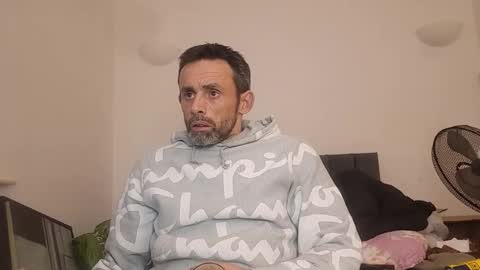 Snapshot of begbestuk chatting on 11/28/25, 05:21 begbestuk online show from 11/28/25, 05:21