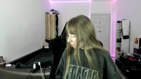 Snapshot of bekkareyes chatting on 11/16/25, 04:12 bekka online show from 11/16/25, 04:12