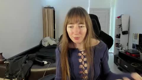 Snapshot of bekkawell chatting on 09/25/25, 12:53 Lisa online show from 09/25/25, 12:53