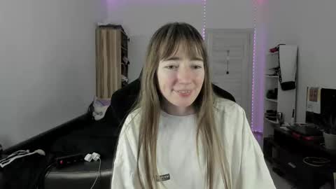 Snapshot of bekkawell chatting on 09/28/25, 03:50 Lisa online show from 09/28/25, 03:50