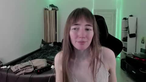 Snapshot of bekkawell chatting on 10/14/25, 04:30 Lisa online show from 10/14/25, 04:30