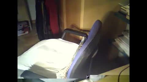 Snapshot of bekklove1 chatting on 02/12/25, 04:44 bekklove1 online show from 02/12/25, 04:44