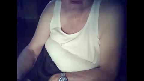 Snapshot of bekklove1 chatting on 09/20/25, 04:19 bekklove1 online show from 09/20/25, 04:19