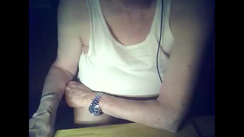 Snapshot of bekklove1 chatting on 10/19/25, 04:40 bekklove1 online show from 10/19/25, 04:40