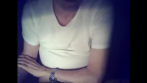 Snapshot of bekklove1 chatting on 11/11/25, 03:39 bekklove1 online show from 11/11/25, 03:39