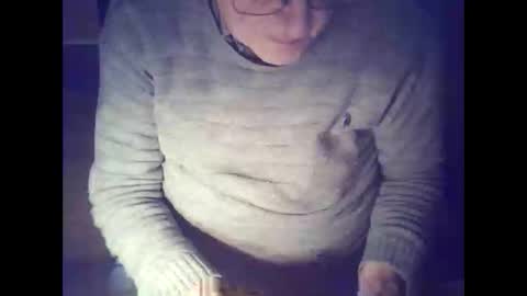 Snapshot of bekklove1 chatting on 11/25/25, 11:21 bekklove1 online show from 11/25/25, 11:21