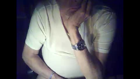 Snapshot of bekklove1 chatting on 12/16/25, 03:44 bekklove1 online show from 12/16/25, 03:44