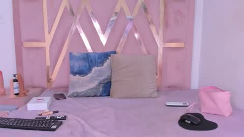 Snapshot of belaht chatting on 10/15/25, 01:11 Bela online show from 10/15/25, 01:11