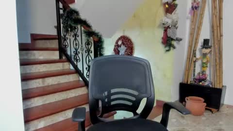 Snapshot of belamiramil chatting on 12/19/25, 04:30 independent model online show from 12/19/25, 04:30