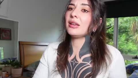 Snapshot of belen_osqura chatting on 06/29/26, 05:03 Alt Aussie online show from 06/29/26, 05:03