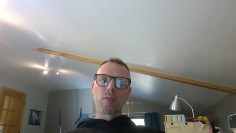 Snapshot of belgianordenary chatting on 02/18/25, 12:17 belgianordenary online show from 02/18/25, 12:17