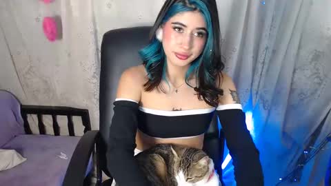 modelo independiente online show from 12/04/24, 01:03