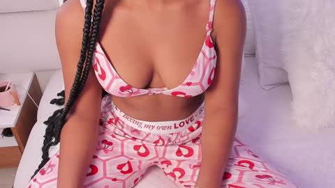 Snapshot of belkis_mills chatting on 01/16/25, 02:30  Belkis  online show from 01/16/25, 02:30