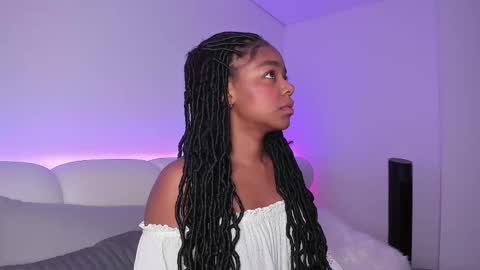 Snapshot of belkis_mills chatting on 02/19/25, 12:33  Belkis  online show from 02/19/25, 12:33