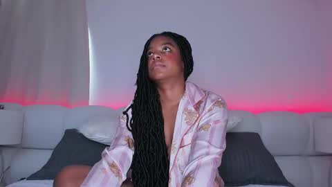 Snapshot of belkis_mills chatting on 02/25/25, 05:58  Belkis  online show from 02/25/25, 05:58