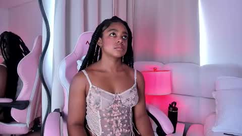 Snapshot of belkis_mills chatting on 10/06/25, 04:15  Belkis  online show from 10/06/25, 04:15